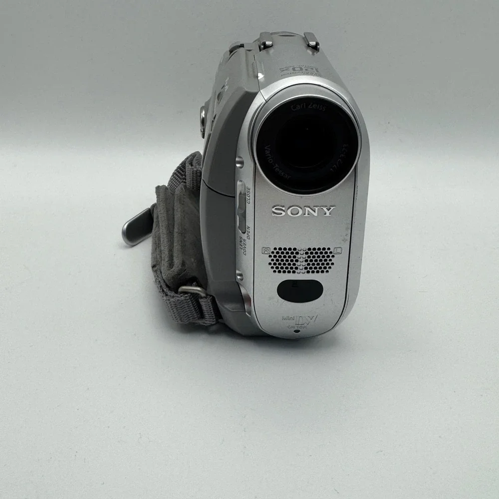 Sony Handycam DCR-HC20 MiniDV Digital Camcorder Carl Zeiss For Parts or Repair‎